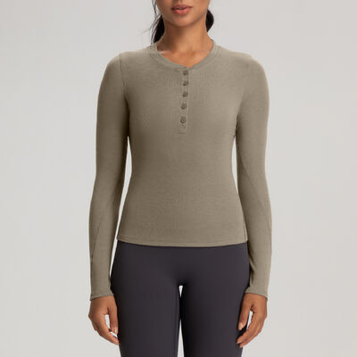Αγορά Μακρύ μανίκι Henley Top Γιόγκα Activewear μαλακό ελαφρύ ύφασμα Taupe χρώμα για γυναίκες online manufacture